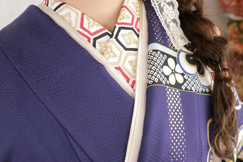 振袖と刺繍半襟