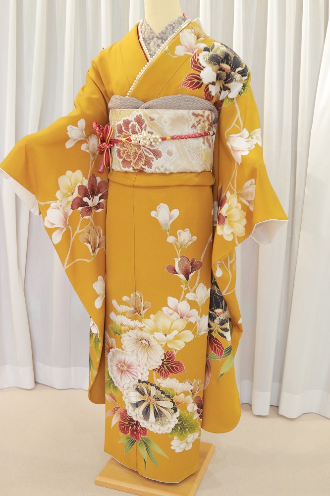 からし色の振袖