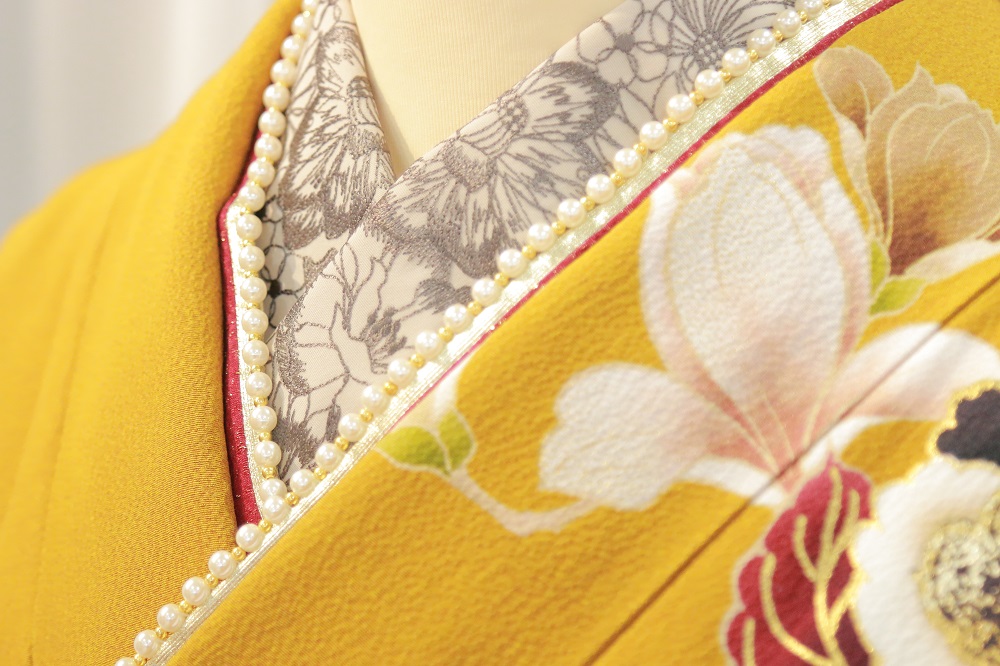 グレージュの刺繡半衿