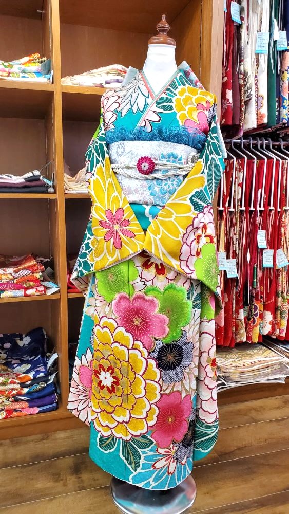 ファーストコレクション本庄早稲田店水色大柄古典振袖ピックアップ振袖