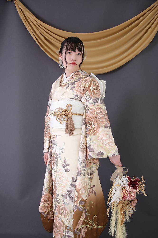 ベージュの振袖