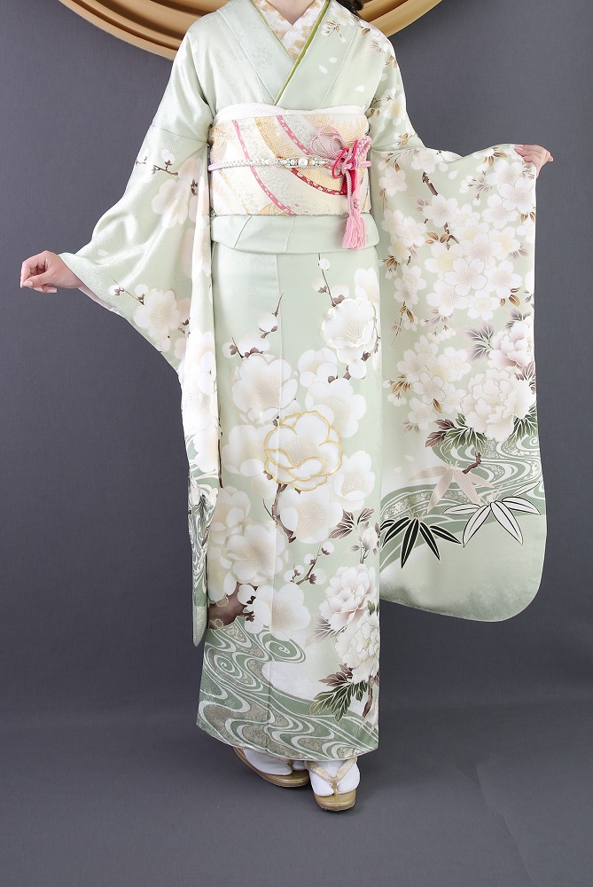 くすみグリーンの振袖