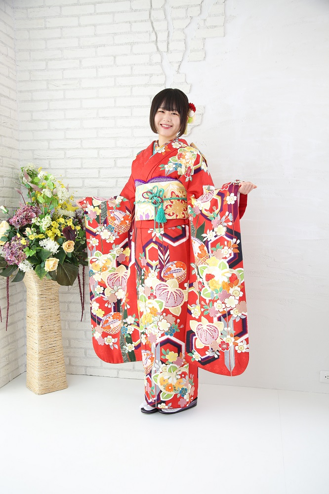 赤のレトロモダン振袖