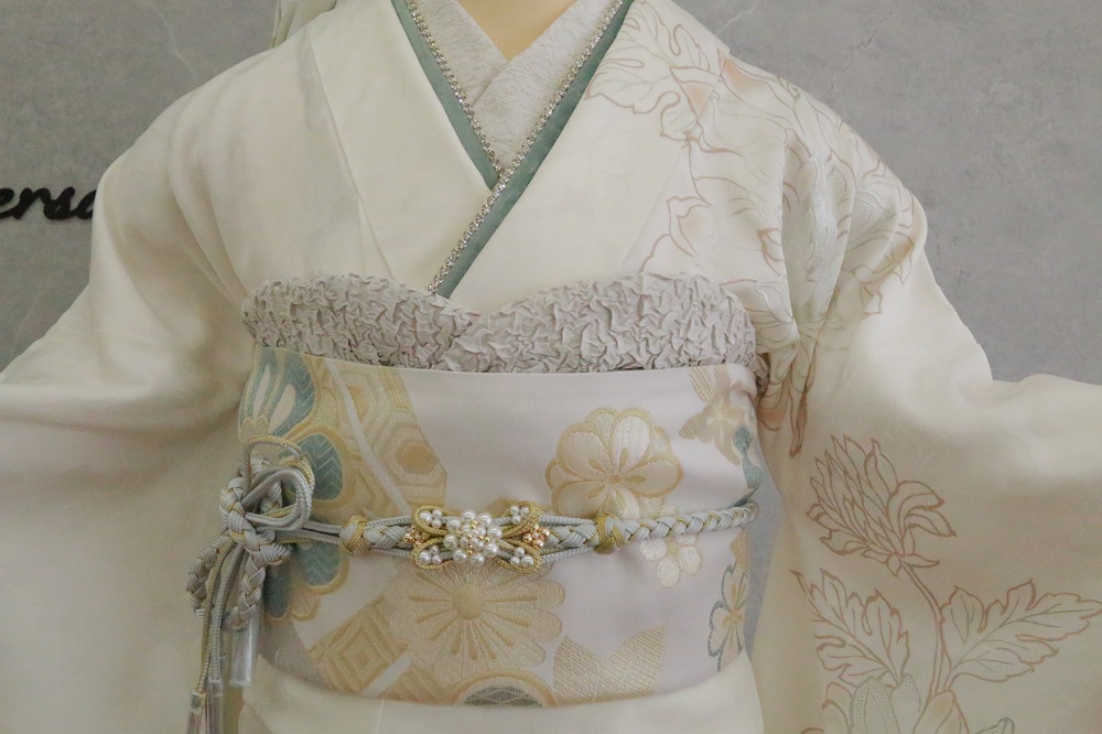 星乃夢奈　白地の振袖