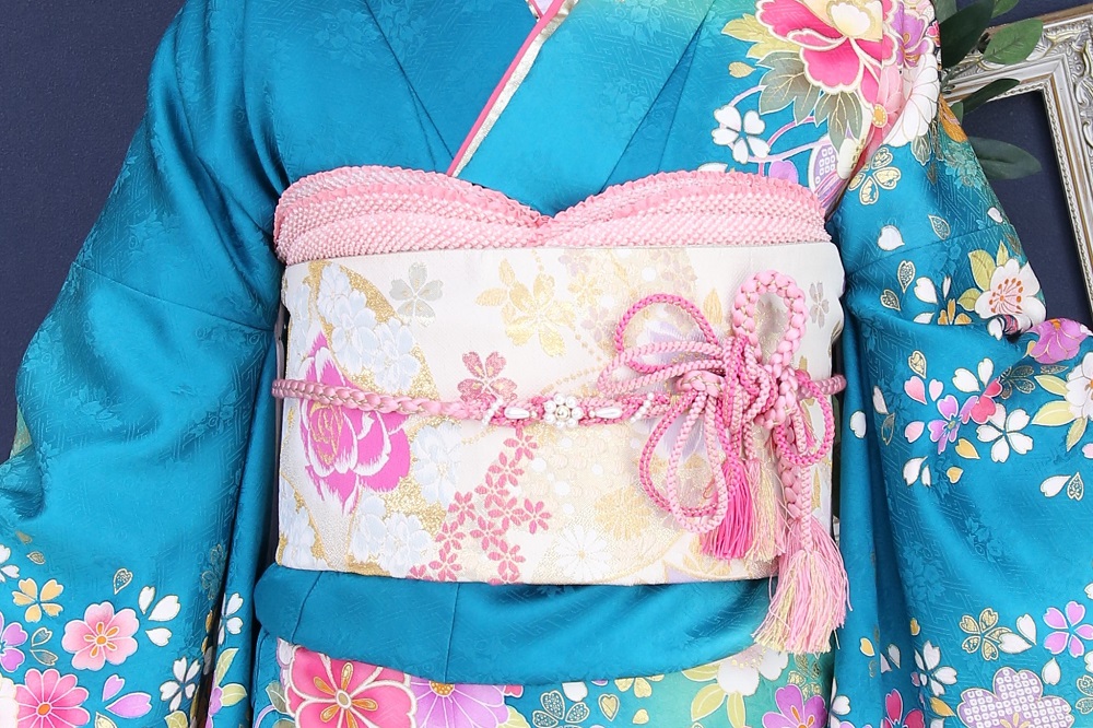 振袖の帯締めのカモメ結び