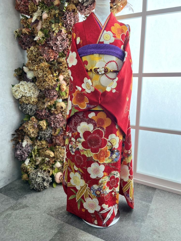 赤いレトロ振袖