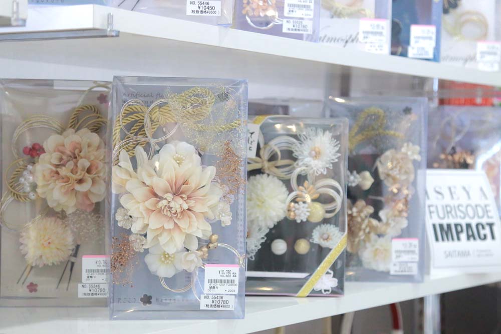 白・ゴールド系の振袖髪飾り