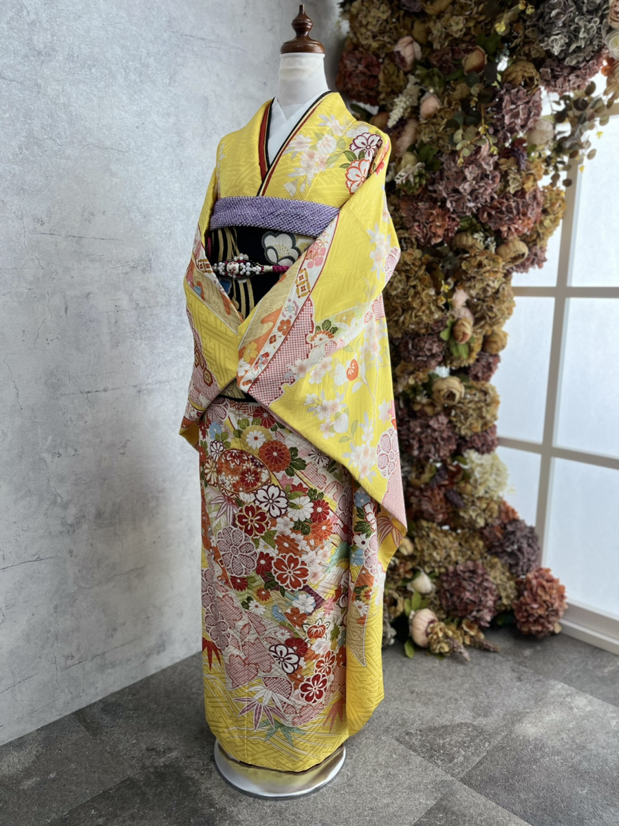 古典柄の黄色い振袖