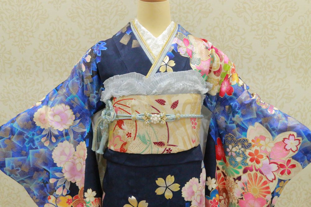 今田美桜　青い振袖コーディネート