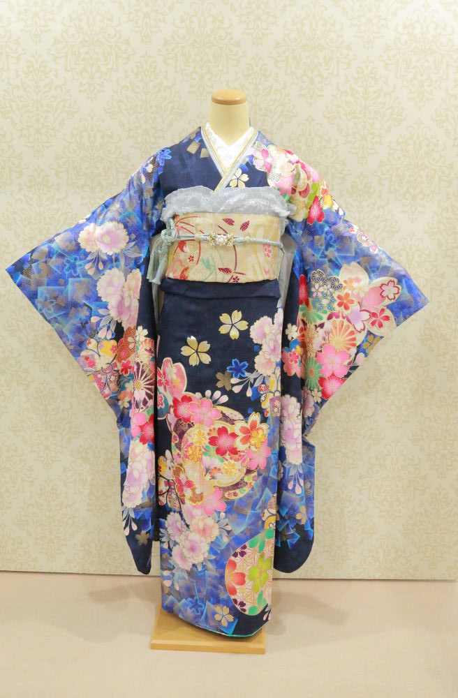 今田美桜 青い振袖