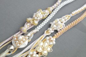 トレンドのくすみカラーの振袖用帯締め