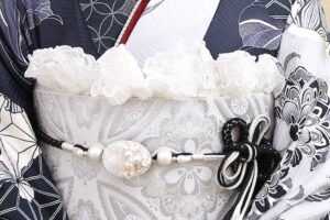 ふわふわの白の振袖用帯揚げ