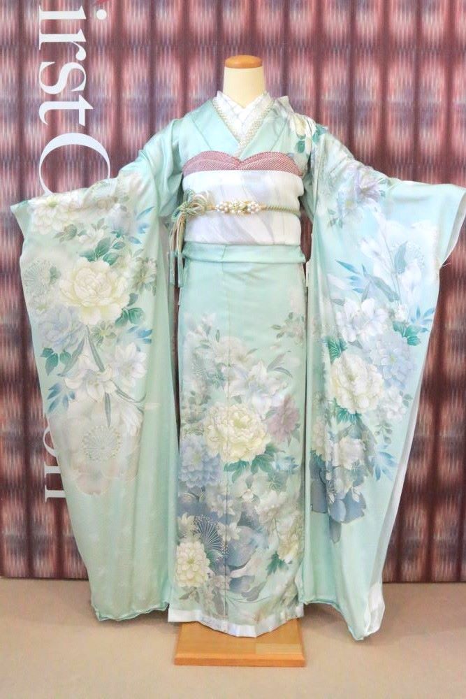 ミントグリーンの振袖