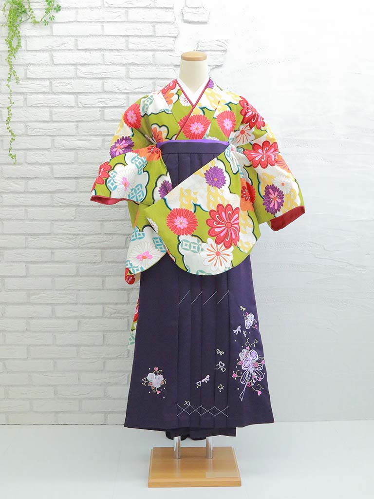 着物：抹茶レトロ／袴：紫バラ刺繍